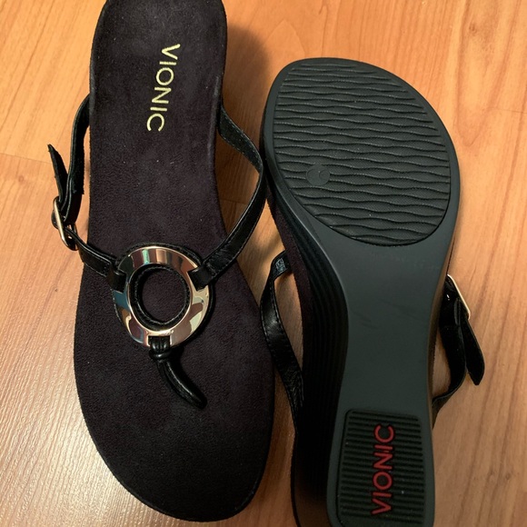 New Vionic Sandals - Picture 2 of 4